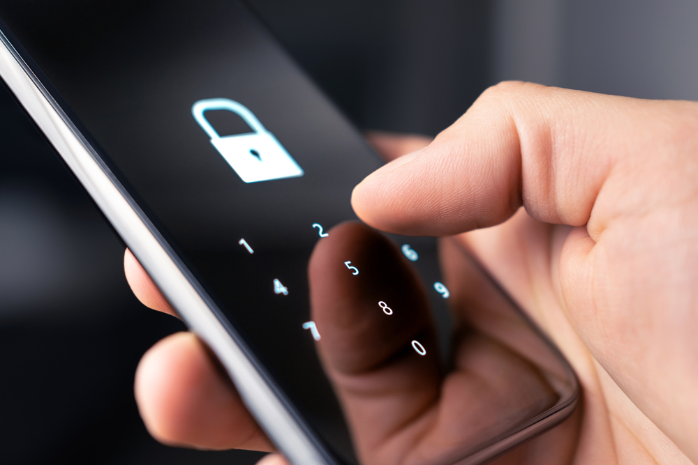 Sécurité mobile : pourquoi protéger vos téléphones et autres écrans ?