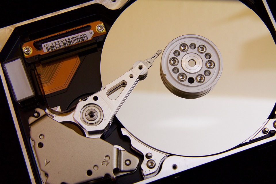 Comment fonctionne un disque dur interne ?