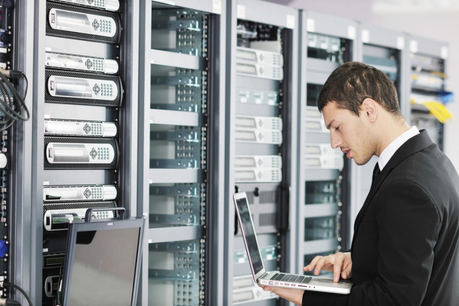 Serveur en entreprise : lequel choisir pour vos besoins de partage et stockage de données ?